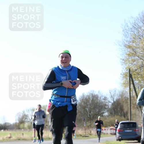 06.04.2025 - 44. Internationalen Wilhelmsburger Insellauf Jannik Wohlers http://msf.ph/oto/7622772 06.04.2025 10:23:42 Laufen 44 meine-sportfotos.de