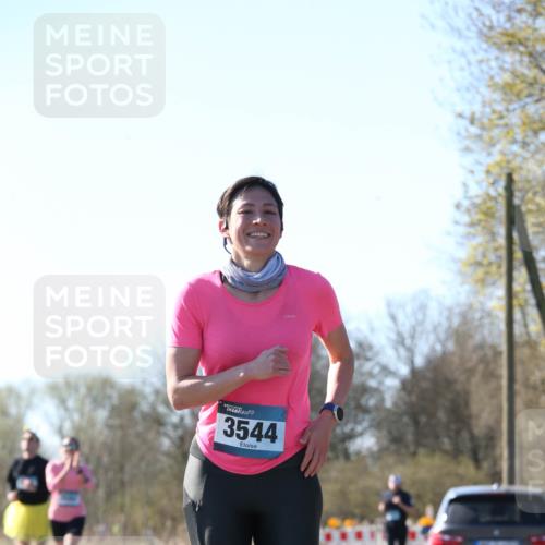 06.04.2025 - 44. Internationalen Wilhelmsburger Insellauf Jannik Wohlers http://msf.ph/oto/7622781 06.04.2025 10:23:43 Laufen 3544 meine-sportfotos.de