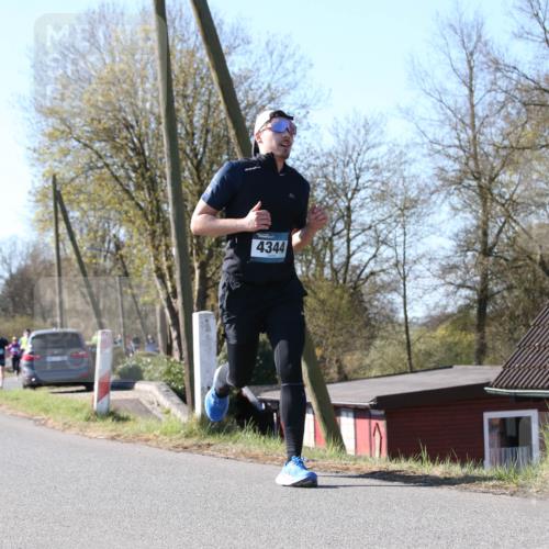 06.04.2025 - 44. Internationalen Wilhelmsburger Insellauf Jannik Wohlers http://msf.ph/oto/7622837 06.04.2025 10:23:58 Laufen 4344 meine-sportfotos.de