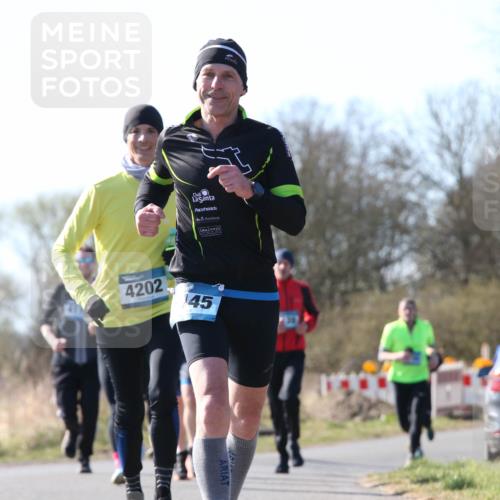 06.04.2025 - 44. Internationalen Wilhelmsburger Insellauf Jannik Wohlers http://msf.ph/oto/7622846 06.04.2025 10:24:09 Laufen 3432, 4202, 45 meine-sportfotos.de