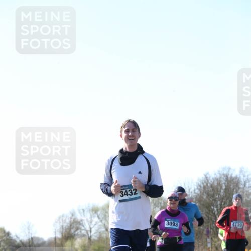 06.04.2025 - 44. Internationalen Wilhelmsburger Insellauf Jannik Wohlers http://msf.ph/oto/7622860 06.04.2025 10:24:12 Laufen 3432, 3093, 4139 meine-sportfotos.de
