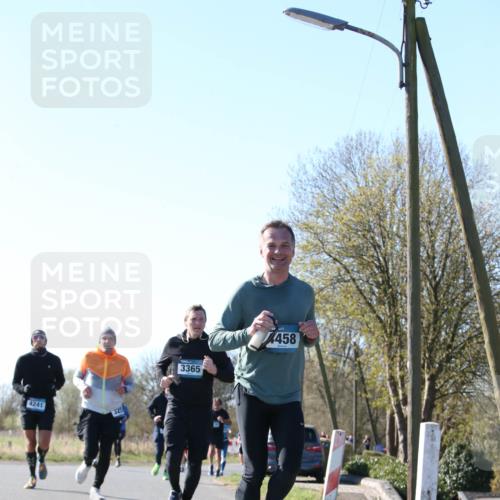 06.04.2025 - 44. Internationalen Wilhelmsburger Insellauf Jannik Wohlers http://msf.ph/oto/7622911 06.04.2025 10:24:30 Laufen 4241, 325, 3365, 458 meine-sportfotos.de