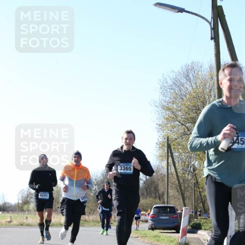 06.04.2025 - 44. Internationalen Wilhelmsburger Insellauf Jannik Wohlers http://msf.ph/oto/7622912 06.04.2025 10:24:31 Laufen 4241, 325, 3365, 31, 4321, 4458 meine-sportfotos.de