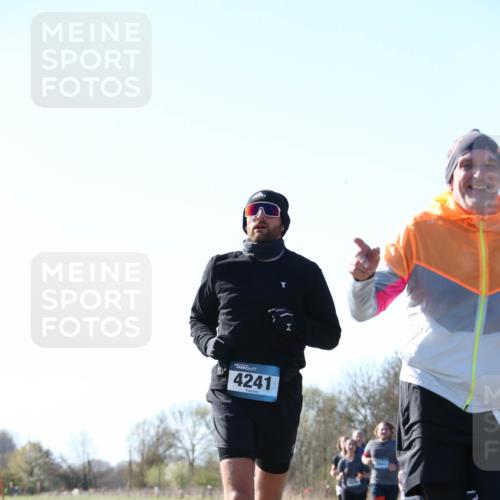 06.04.2025 - 44. Internationalen Wilhelmsburger Insellauf Jannik Wohlers http://msf.ph/oto/7622921 06.04.2025 10:24:33 Laufen 4241 meine-sportfotos.de