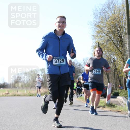 06.04.2025 - 44. Internationalen Wilhelmsburger Insellauf Jannik Wohlers http://msf.ph/oto/7622932 06.04.2025 10:24:40 Laufen 3729, 5065, 3941, 08 meine-sportfotos.de