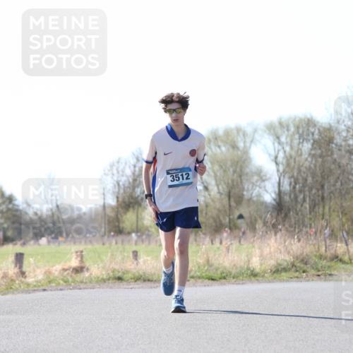 06.04.2025 - 44. Internationalen Wilhelmsburger Insellauf Jannik Wohlers http://msf.ph/oto/7622944 06.04.2025 10:24:44 Laufen 3512, 240, 3960 meine-sportfotos.de