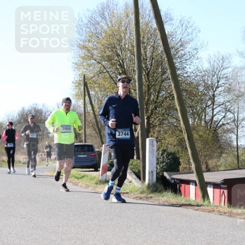 06.04.2025 - 44. Internationalen Wilhelmsburger Insellauf Jannik Wohlers http://msf.ph/oto/7622957 06.04.2025 10:24:51 Laufen 3891, 4297, 3960, 31, 4323, 3744 meine-sportfotos.de
