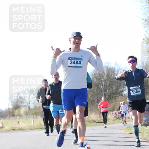 06.04.2025 - 44. Internationalen Wilhelmsburger Insellauf Jannik Wohlers http://msf.ph/oto/7623034 06.04.2025 10:25:34 Laufen 3009, 44, 3484, 4566, 4566, 31, 4321 meine-sportfotos.de