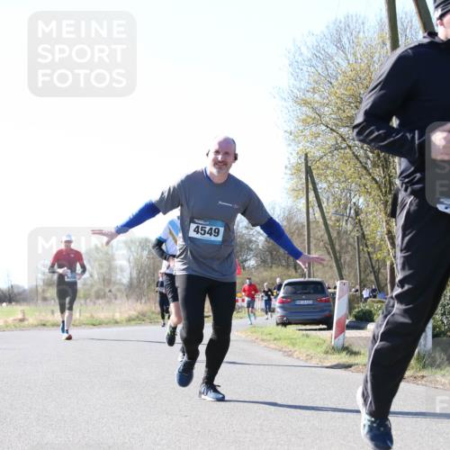 06.04.2025 - 44. Internationalen Wilhelmsburger Insellauf Jannik Wohlers http://msf.ph/oto/7623055 06.04.2025 10:25:39 Laufen 4549 meine-sportfotos.de