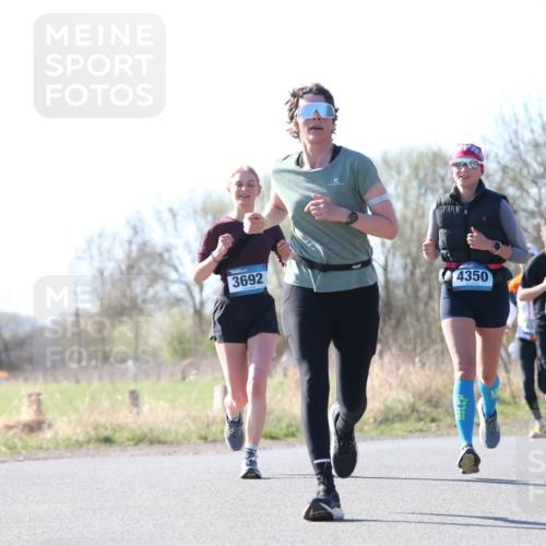 06.04.2025 - 44. Internationalen Wilhelmsburger Insellauf Jannik Wohlers http://msf.ph/oto/7623111 06.04.2025 10:25:58 Laufen 3692, 4350, 4399 meine-sportfotos.de