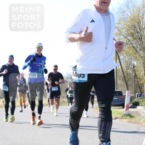 06.04.2025 - 44. Internationalen Wilhelmsburger Insellauf Jannik Wohlers http://msf.ph/oto/7623176 06.04.2025 10:26:20 Laufen 397, 4185, 3743, 4405 meine-sportfotos.de