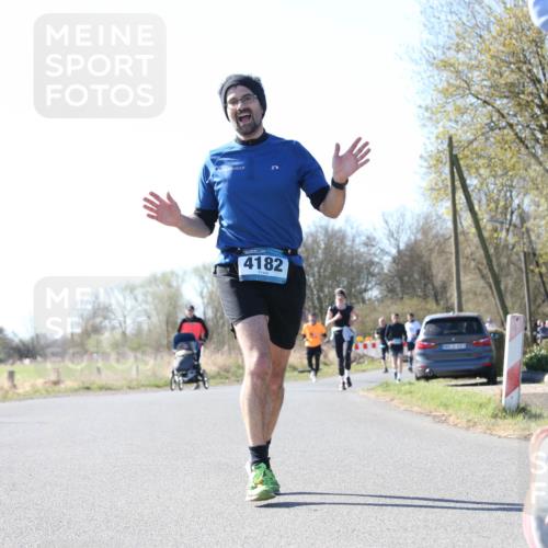 06.04.2025 - 44. Internationalen Wilhelmsburger Insellauf Jannik Wohlers http://msf.ph/oto/7623267 06.04.2025 10:27:06 Laufen 4182 meine-sportfotos.de