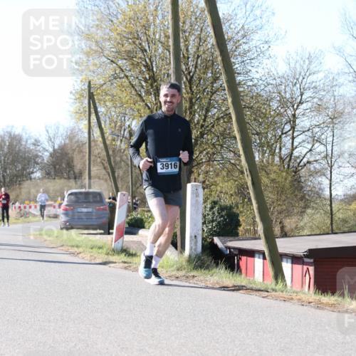 06.04.2025 - 44. Internationalen Wilhelmsburger Insellauf Jannik Wohlers http://msf.ph/oto/7623272 06.04.2025 10:27:18 Laufen 4181, 731, 4323, 3916 meine-sportfotos.de