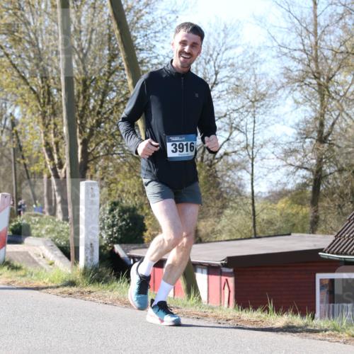 06.04.2025 - 44. Internationalen Wilhelmsburger Insellauf Jannik Wohlers http://msf.ph/oto/7623276 06.04.2025 10:27:19 Laufen 3916 meine-sportfotos.de