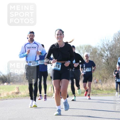 06.04.2025 - 44. Internationalen Wilhelmsburger Insellauf Jannik Wohlers http://msf.ph/oto/7623328 06.04.2025 10:27:35 Laufen 4013, 1302, 518, 3918, 5174, 3606 meine-sportfotos.de