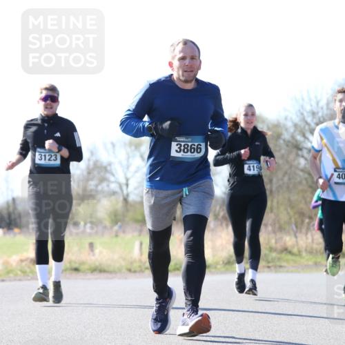 06.04.2025 - 44. Internationalen Wilhelmsburger Insellauf Jannik Wohlers http://msf.ph/oto/7623400 06.04.2025 10:28:05 Laufen 3123, 3866, 4097, 419, 4063, 316 meine-sportfotos.de