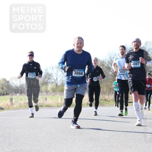 06.04.2025 - 44. Internationalen Wilhelmsburger Insellauf Jannik Wohlers http://msf.ph/oto/7623402 06.04.2025 10:28:05 Laufen 3866, 3123, 419, 4063, 4097, 31, 432 meine-sportfotos.de