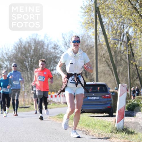 06.04.2025 - 44. Internationalen Wilhelmsburger Insellauf Jannik Wohlers http://msf.ph/oto/7623462 06.04.2025 10:28:19 Laufen 3999, 3873, 32, 4352, 31, 4323 meine-sportfotos.de