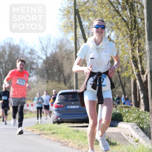 06.04.2025 - 44. Internationalen Wilhelmsburger Insellauf Jannik Wohlers http://msf.ph/oto/7623465 06.04.2025 10:28:20 Laufen 4352, 17 meine-sportfotos.de