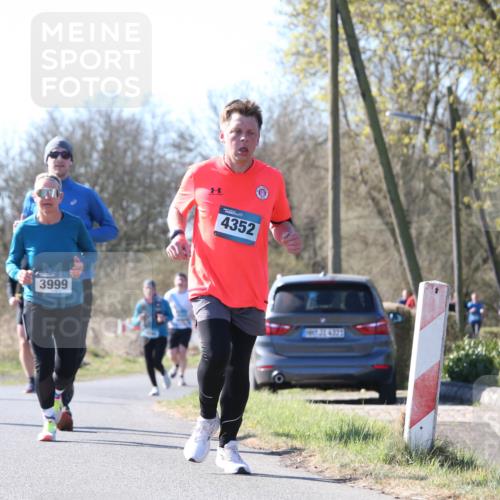 06.04.2025 - 44. Internationalen Wilhelmsburger Insellauf Jannik Wohlers http://msf.ph/oto/7623473 06.04.2025 10:28:23 Laufen 3999, 4352, 31, 4323 meine-sportfotos.de