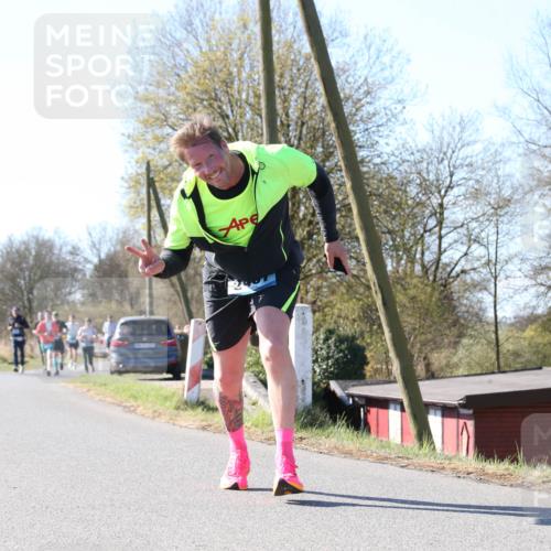 06.04.2025 - 44. Internationalen Wilhelmsburger Insellauf Jannik Wohlers http://msf.ph/oto/7623558 06.04.2025 10:29:03 Laufen  meine-sportfotos.de