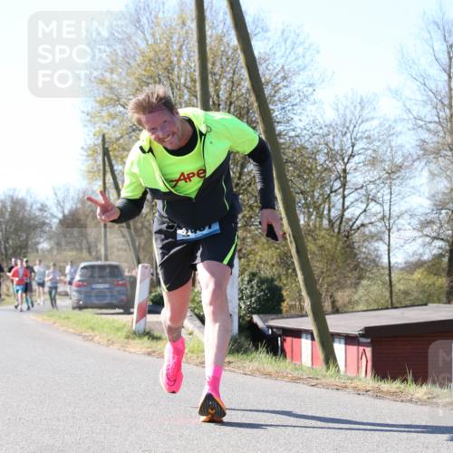 06.04.2025 - 44. Internationalen Wilhelmsburger Insellauf Jannik Wohlers http://msf.ph/oto/7623559 06.04.2025 10:29:03 Laufen  meine-sportfotos.de