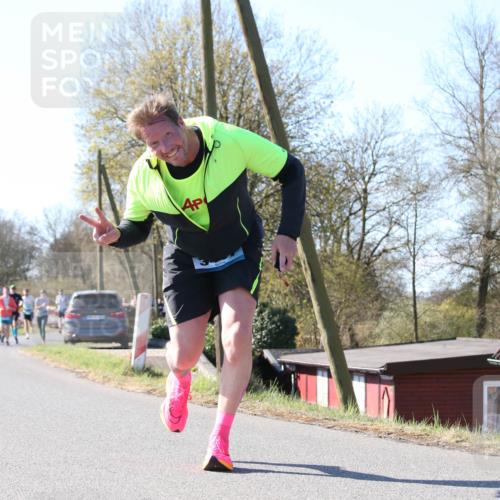 06.04.2025 - 44. Internationalen Wilhelmsburger Insellauf Jannik Wohlers http://msf.ph/oto/7623560 06.04.2025 10:29:03 Laufen  meine-sportfotos.de