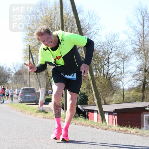 06.04.2025 - 44. Internationalen Wilhelmsburger Insellauf Jannik Wohlers http://msf.ph/oto/7623561 06.04.2025 10:29:03 Laufen 407 meine-sportfotos.de