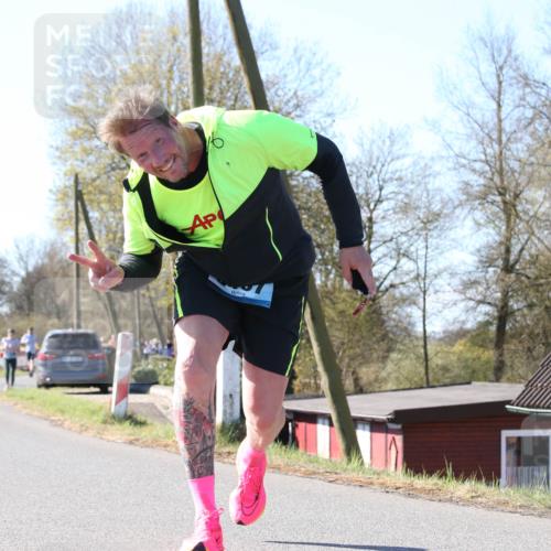 06.04.2025 - 44. Internationalen Wilhelmsburger Insellauf Jannik Wohlers http://msf.ph/oto/7623563 06.04.2025 10:29:03 Laufen  meine-sportfotos.de