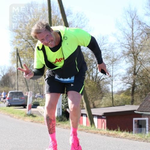 06.04.2025 - 44. Internationalen Wilhelmsburger Insellauf Jannik Wohlers http://msf.ph/oto/7623564 06.04.2025 10:29:03 Laufen  meine-sportfotos.de