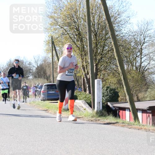06.04.2025 - 44. Internationalen Wilhelmsburger Insellauf Jannik Wohlers http://msf.ph/oto/7623759 06.04.2025 10:30:22 Laufen 4450, 4573, 4523, 3945 meine-sportfotos.de