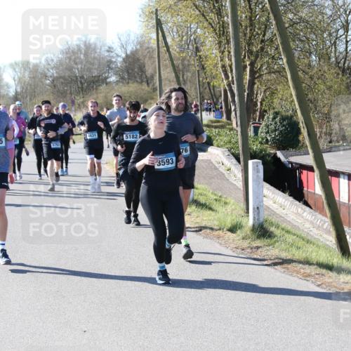 06.04.2025 - 44. Internationalen Wilhelmsburger Insellauf Jannik Wohlers http://msf.ph/oto/7623774 06.04.2025 10:30:34 Laufen 3647, 3065, 3763, 4431, 5182, 3593, 76 meine-sportfotos.de