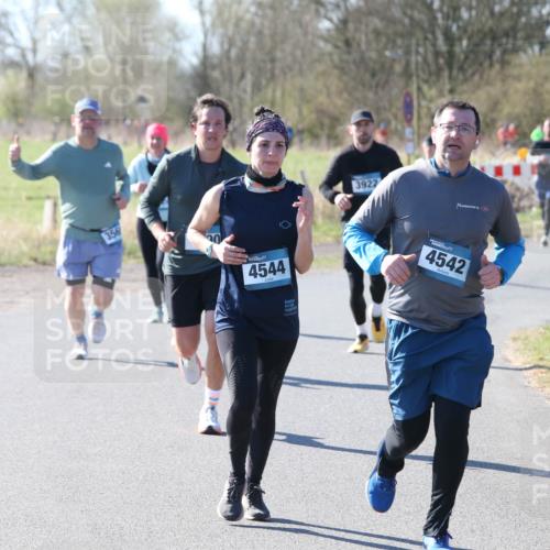 06.04.2025 - 44. Internationalen Wilhelmsburger Insellauf Jannik Wohlers http://msf.ph/oto/7623882 06.04.2025 10:31:36 Laufen 356, 4544, 3922, 4542 meine-sportfotos.de