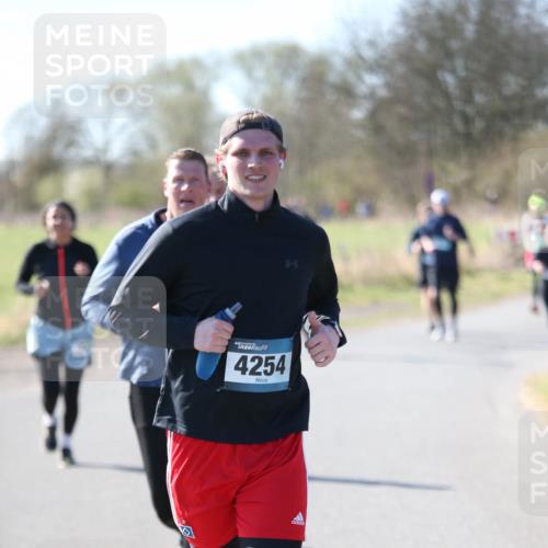 06.04.2025 - 44. Internationalen Wilhelmsburger Insellauf Jannik Wohlers http://msf.ph/oto/7623933 06.04.2025 10:32:07 Laufen 4254 meine-sportfotos.de