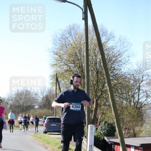 06.04.2025 - 44. Internationalen Wilhelmsburger Insellauf Jannik Wohlers http://msf.ph/oto/7624216 06.04.2025 10:33:39 Laufen 4354 meine-sportfotos.de