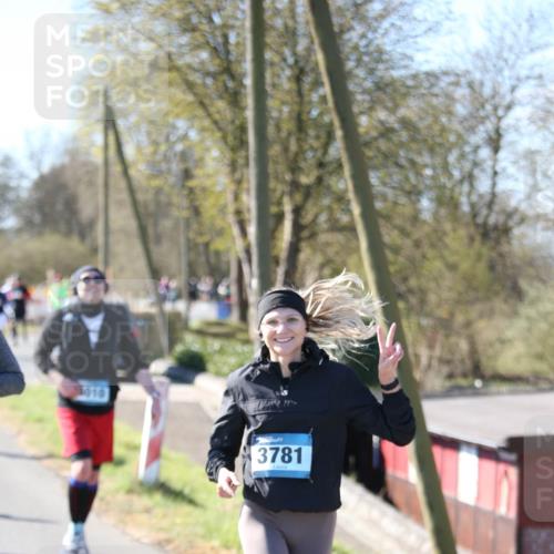 06.04.2025 - 44. Internationalen Wilhelmsburger Insellauf Jannik Wohlers http://msf.ph/oto/7624325 06.04.2025 10:34:19 Laufen 90010, 3781 meine-sportfotos.de