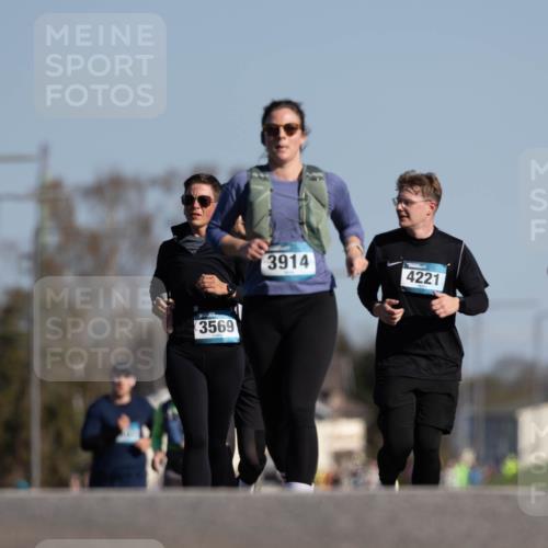 06.04.2025 - 44. Internationalen Wilhelmsburger Insellauf Michael Strokosch http://msf.ph/oto/7624558 06.04.2025 10:08:54 Laufen 3569, 3914, 4221, 3025 meine-sportfotos.de