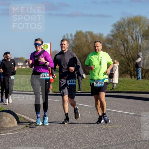 06.04.2025 - 44. Internationalen Wilhelmsburger Insellauf Michael Strokosch http://msf.ph/oto/7624682 06.04.2025 10:11:23 Laufen 726, 45, 4434, 4443, 3186 meine-sportfotos.de