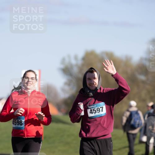 06.04.2025 - 44. Internationalen Wilhelmsburger Insellauf Michael Strokosch http://msf.ph/oto/7624699 06.04.2025 10:12:04 Laufen 4598, 4597 meine-sportfotos.de