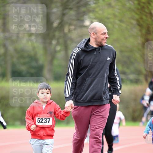 13.04.2025 - Hammer Lauf Dr. Thomas Lammeyer http://msf.ph/oto/7628055 13.04.2025 09:11:38 Laufen 15, 5237 meine-sportfotos.de