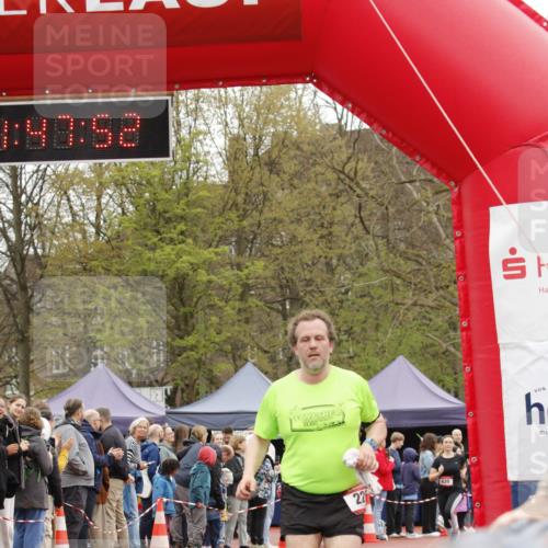 13.04.2025 - Hammer Lauf A. Gomolzig http://msf.ph/oto/7630275 13.04.2025 12:47:50 Ziel 228, 879, 880, 1569, 1570 meine-sportfotos.de