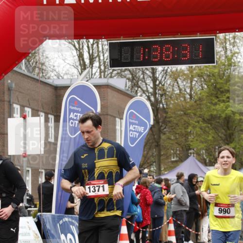 13.04.2025 - Hammer Lauf A. Gomolzig http://msf.ph/oto/7631941 13.04.2025 12:38:29 Ziel 380, 479, 736, 990, 1371, 1837, 1843, 1845 meine-sportfotos.de