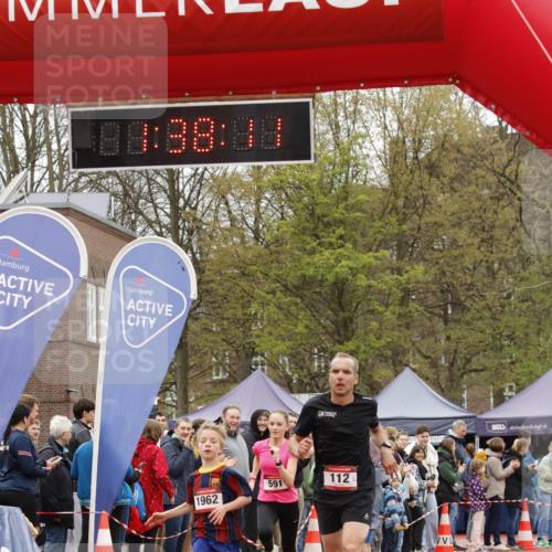 13.04.2025 - Hammer Lauf A. Gomolzig http://msf.ph/oto/7632018 13.04.2025 12:38:10 Ziel 112, 245, 267, 591, 617, 1962 meine-sportfotos.de