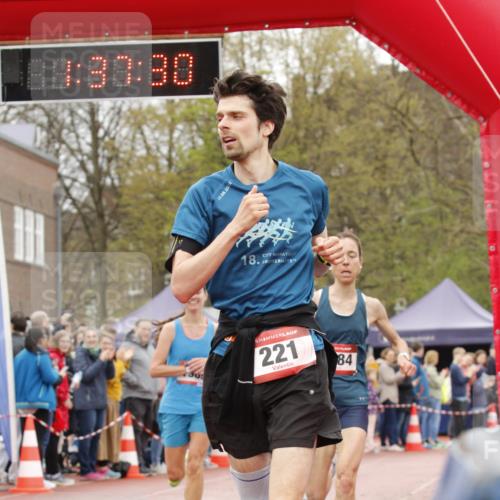 13.04.2025 - Hammer Lauf A. Gomolzig http://msf.ph/oto/7632188 13.04.2025 12:37:28 Ziel 221, 289, 1184, 1222, 1989 meine-sportfotos.de