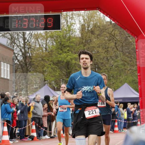 13.04.2025 - Hammer Lauf A. Gomolzig http://msf.ph/oto/7632194 13.04.2025 12:37:28 Ziel 221, 289, 1184, 1222, 1989 meine-sportfotos.de