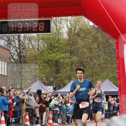 13.04.2025 - Hammer Lauf A. Gomolzig http://msf.ph/oto/7632206 13.04.2025 12:37:27 Ziel 221, 1184, 1222, 1989 meine-sportfotos.de