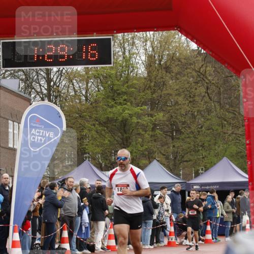 13.04.2025 - Hammer Lauf A. Gomolzig http://msf.ph/oto/7633628 13.04.2025 12:29:14 Ziel 21, 633, 738, 1810 meine-sportfotos.de
