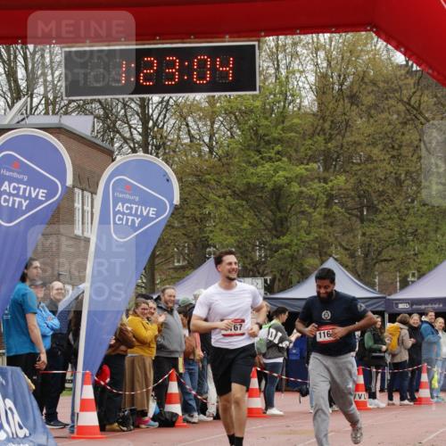 13.04.2025 - Hammer Lauf A. Gomolzig http://msf.ph/oto/7634477 13.04.2025 12:23:02 Ziel 1166, 1167 meine-sportfotos.de