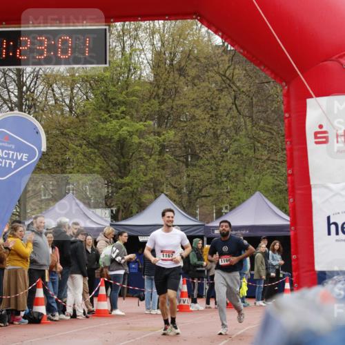 13.04.2025 - Hammer Lauf A. Gomolzig http://msf.ph/oto/7634495 13.04.2025 12:23:00 Ziel 1166, 1167 meine-sportfotos.de