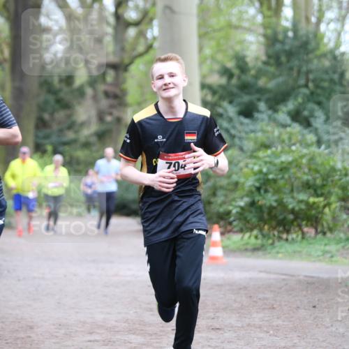 13.04.2025 - Hammer Lauf Jannik Wohlers http://msf.ph/oto/7634992 13.04.2025 12:50:16 Laufen 693, 15, 704 meine-sportfotos.de
